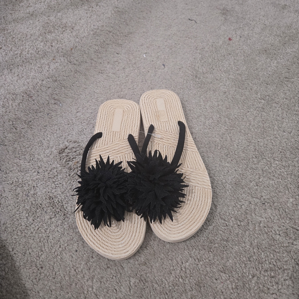 Black Floral Women's Sandals - Picture 4 of 8